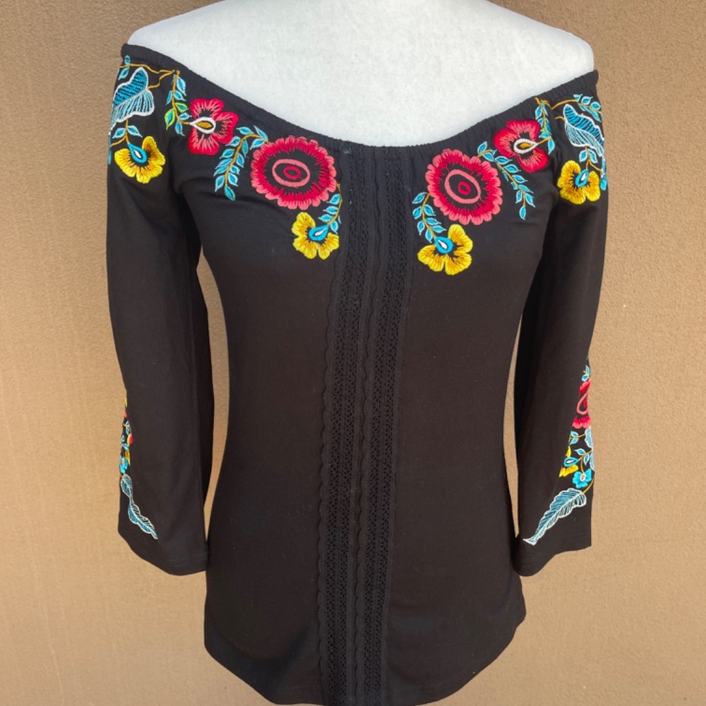 Vintage Collection Embroidered Floral Knit Top, Blouse Size Small - Picture 10 of 12
